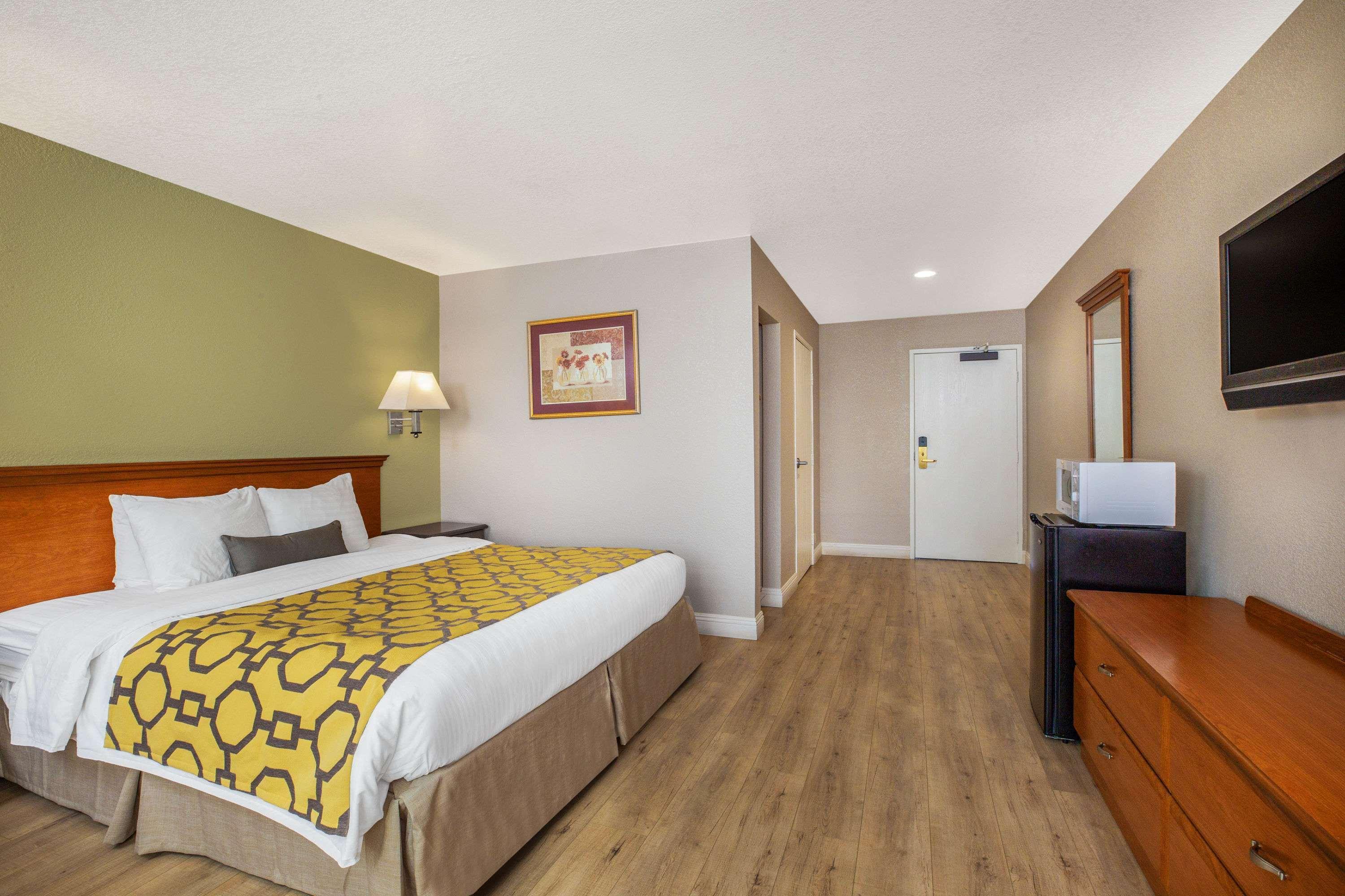 Baymont By Wyndham Tehachapi Hotel Eksteriør billede