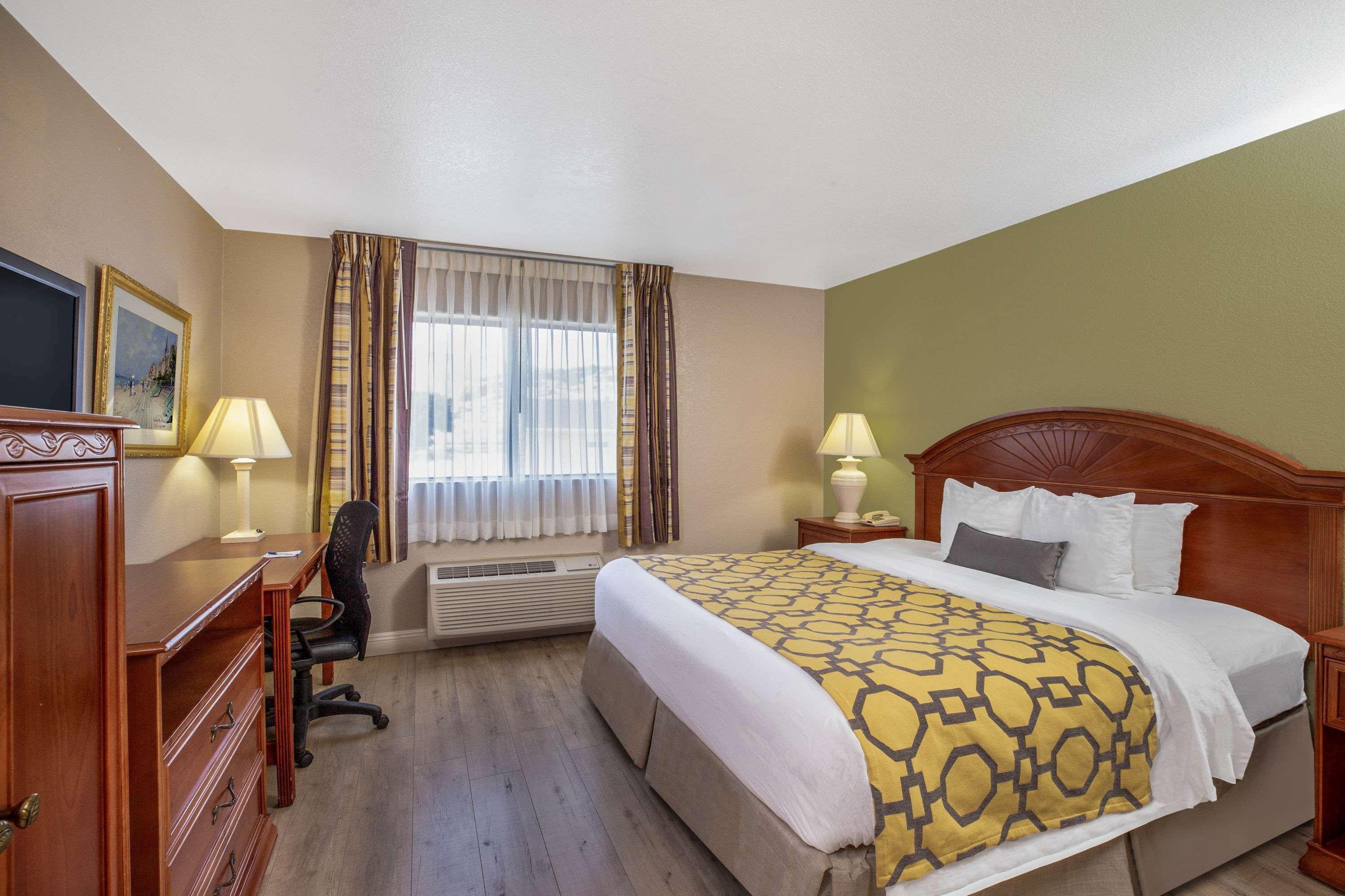 Baymont By Wyndham Tehachapi Hotel Eksteriør billede