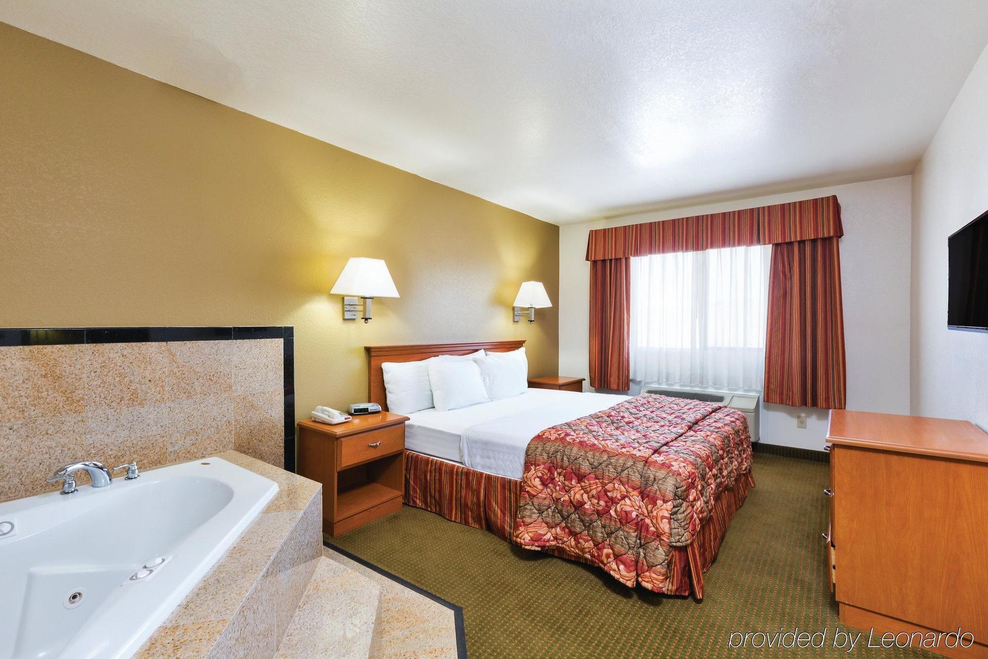 Baymont By Wyndham Tehachapi Hotel Eksteriør billede